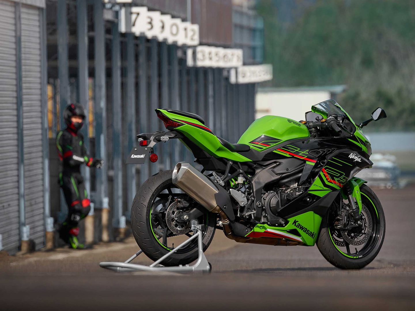 Kawasaki Ninja ZX-4RR 2023 Chiếc xe thể thao phá vỡ mọi thông số của xe thể thao phân khối nhỏ